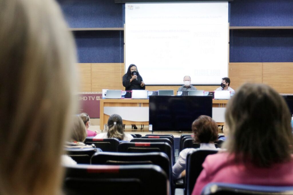 Smed dá início em Toledo às atividades da 1ª Semana da Tecnologia Educacional