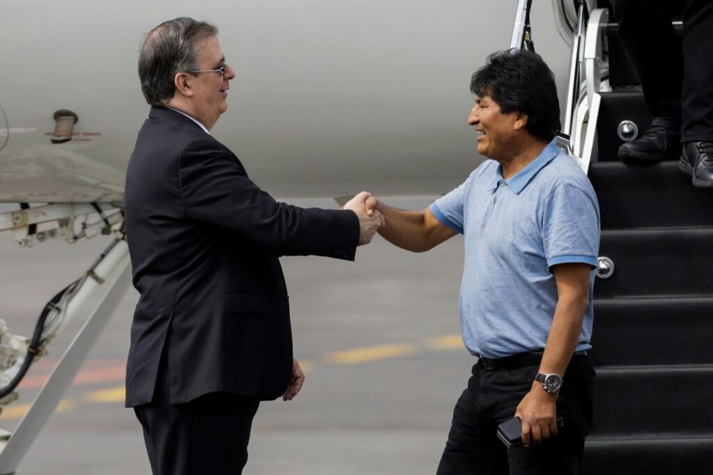 Evo Morales chega ao México e diz que houve golpe de Estado na Bolívia