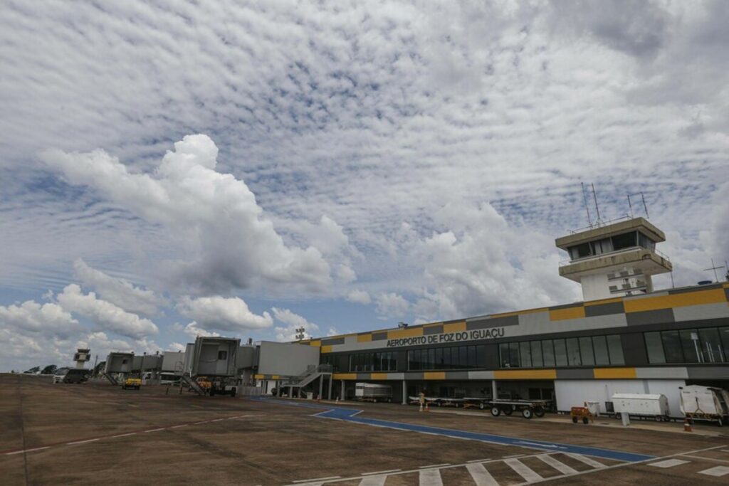Ampliação da pista do Aeroporto de Foz do Iguaçu alcança 85%
