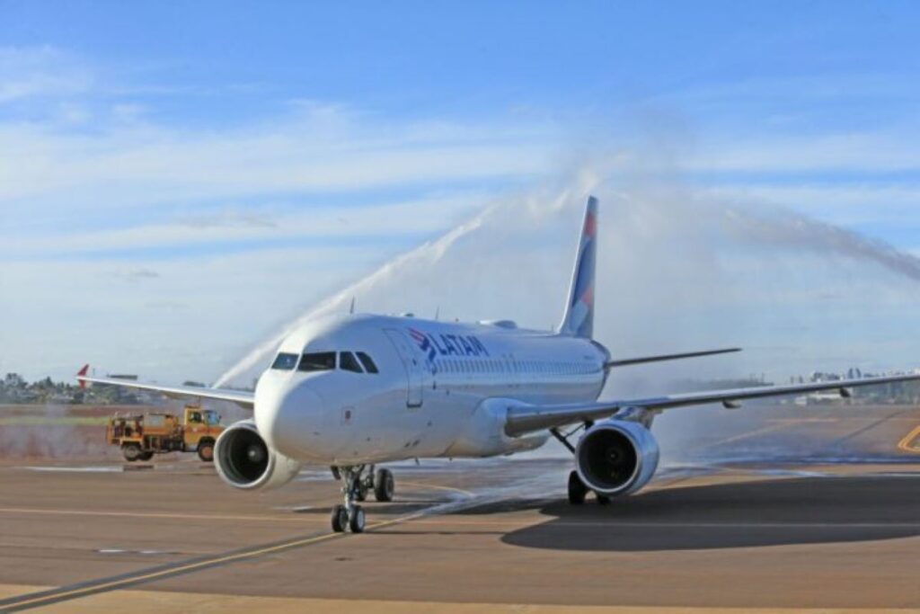 Com direito a kit tempero para passageiros, Latam chega ao Aeroporto de Cascavel