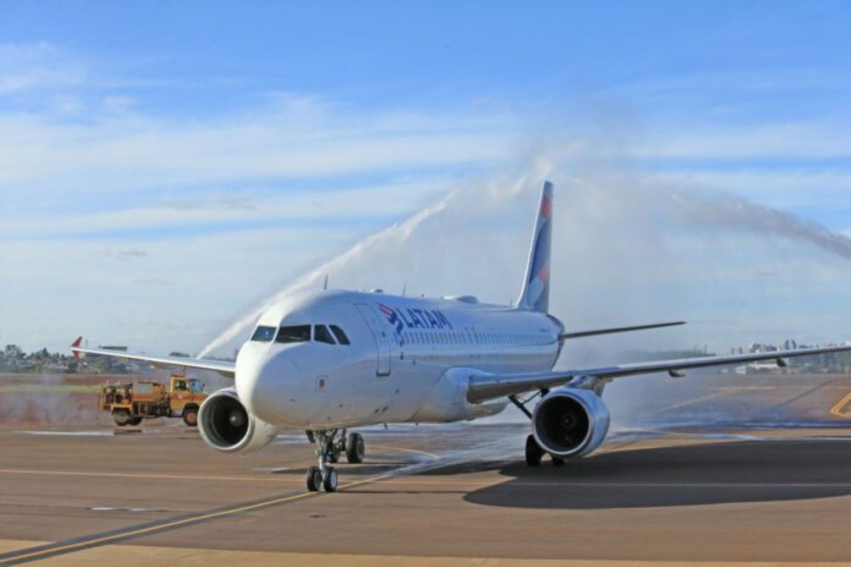 Com direito a kit tempero para passageiros, Latam chega ao Aeroporto de Cascavel