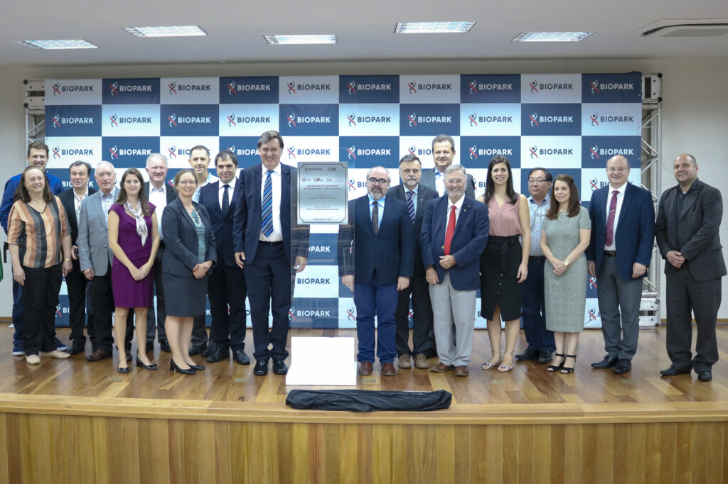 Biopark inaugura laboratório e celebra parceria internacional