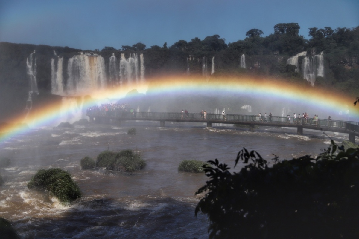 Com avanço da vacinação, Foz do Iguaçu ganha novo fôlego no turismo