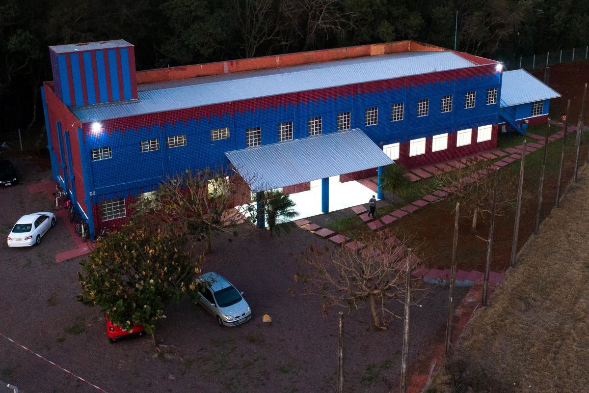 Comunidade recebe oficialmente o Centro Esportivo Vaquinha