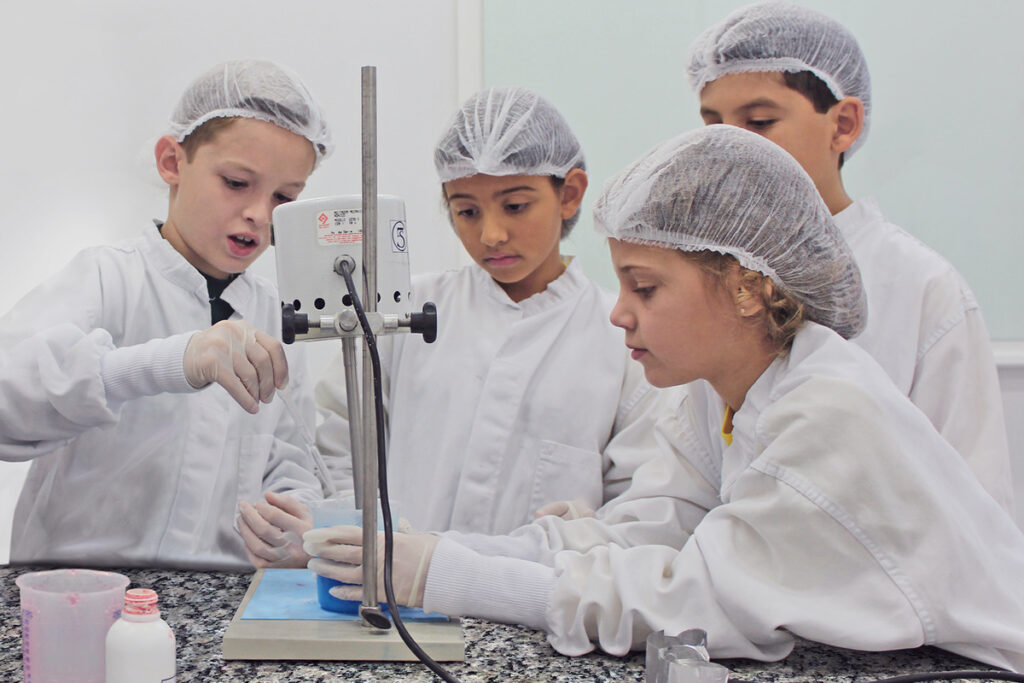 Clube de Ciências do Biopark é o segundo projeto mais votado em prêmio internacional