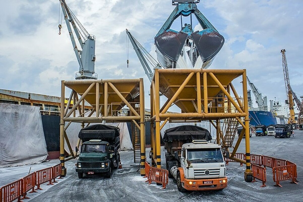 Porto de Paranaguá descarrega mais fertilizantes em menor tempo