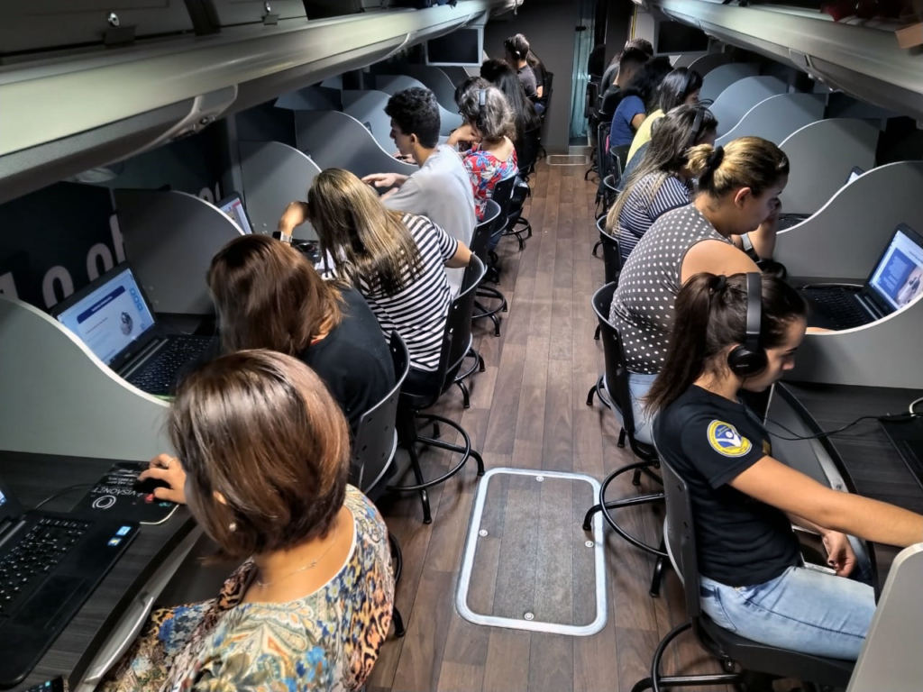 Expresso Instituto Sicoob faz sucesso em Guaíra (PR)