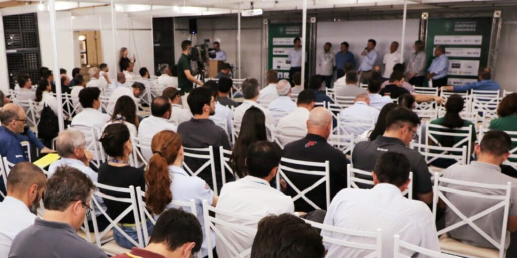 Seminário de energias renováveis reúne 100 pessoas em Cascavel