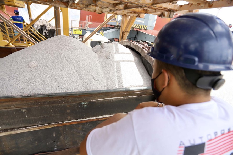 Carga em contêiner registra alta de 6% no Porto de Paranaguá