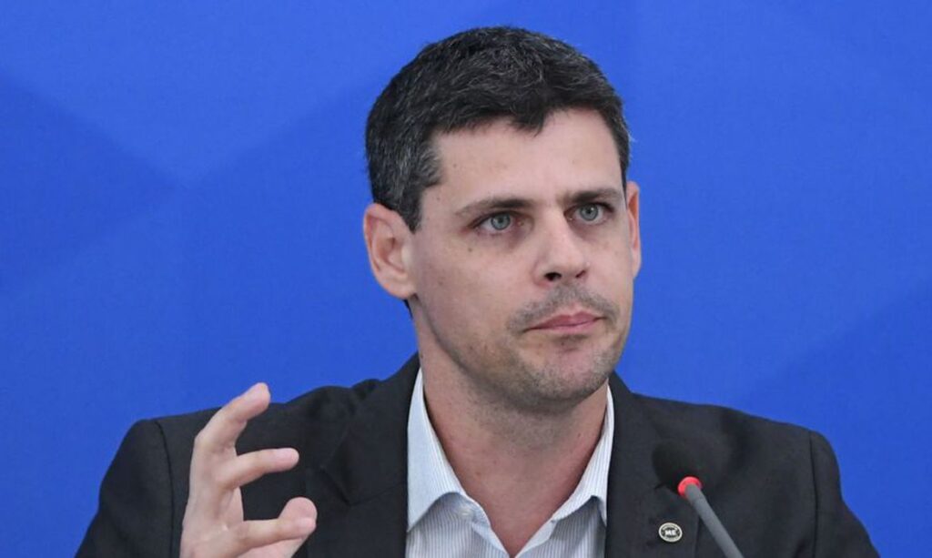 Juros longos mais baixos vão impulsionar crescimento, diz Funchal