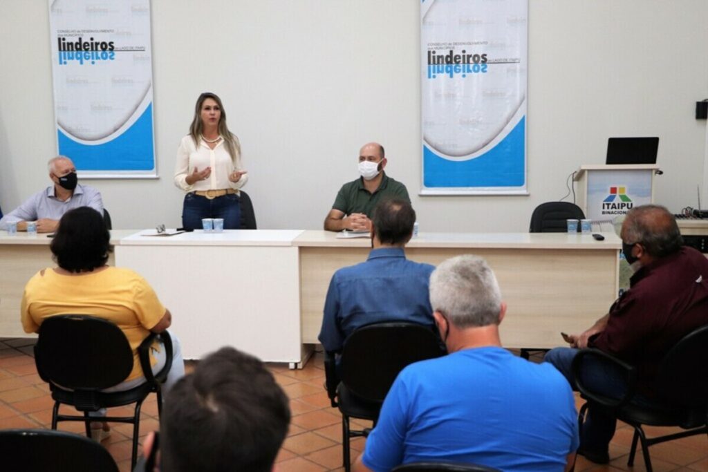 Lindeiros apresenta convênio dos kits asfálticos para novos secretários e gestores municipais