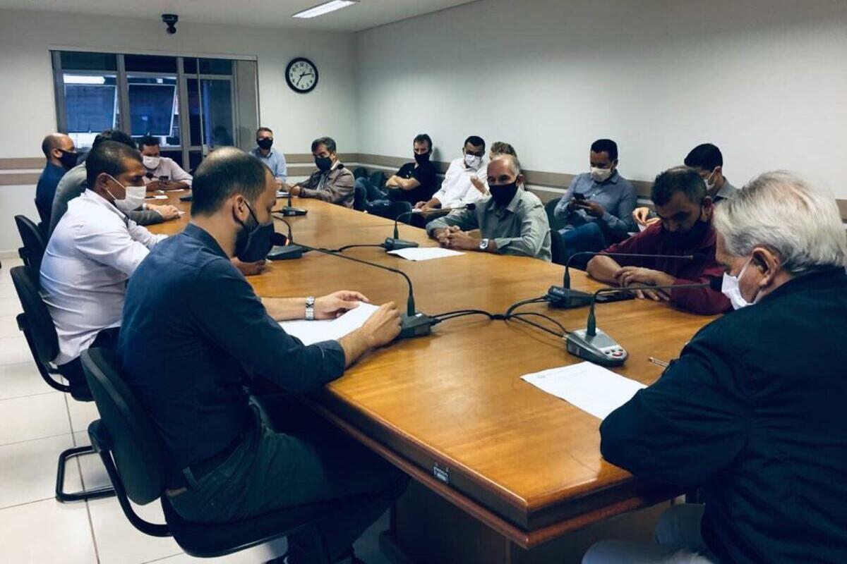 Bisognin conduz primeira reunião da Mesa da Câmara e faz alerta