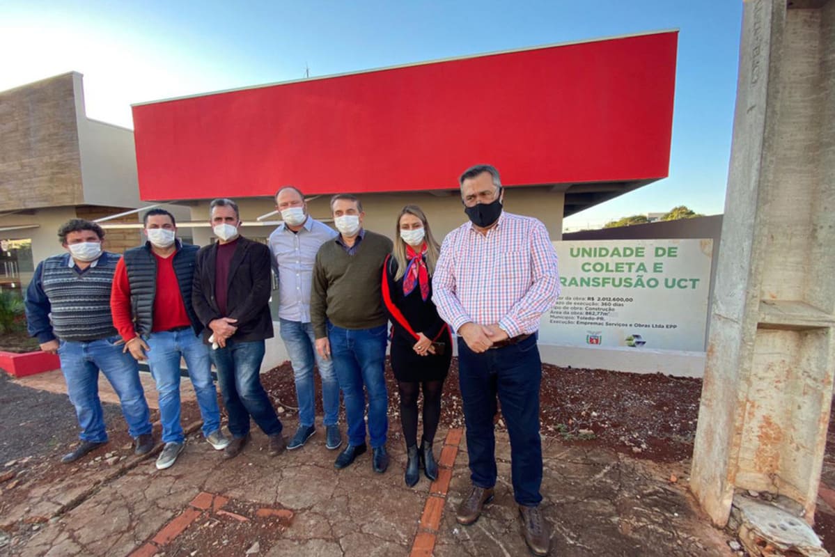 Comitiva visita obras da nova Unidade de Coleta e Transfusão em Toledo