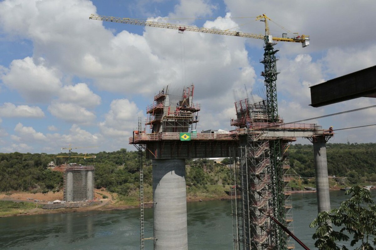 Ponte da Integração Brasil-Paraguai atinge quase 45% de execução