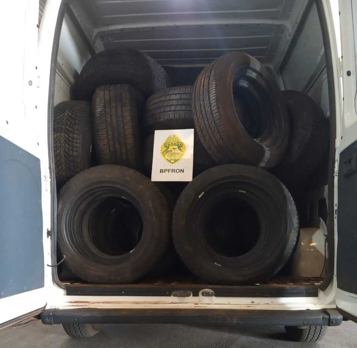 BPFRON apreende pneus contrabandeados em Vila Ipiranga