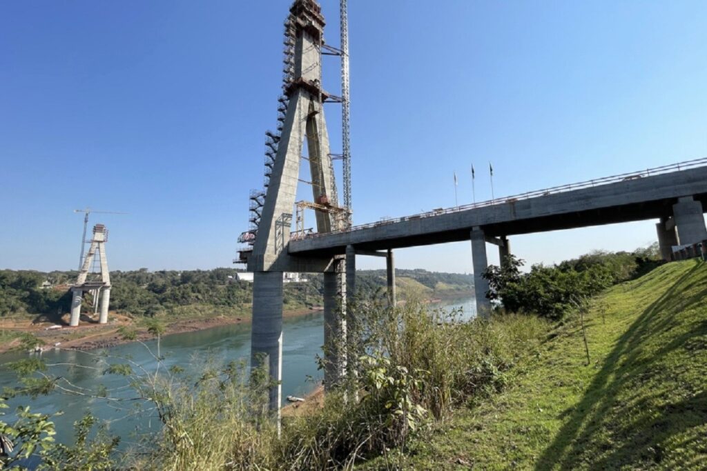 Obra da Ponte da Integração Brasil-Paraguai atinge 67% de execução em agosto