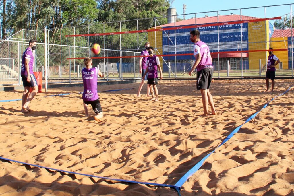 O Projeto Vôlei de Praia Toledo Prati-Donaduzzi promove o esporte a 300 crianças e adolescentes