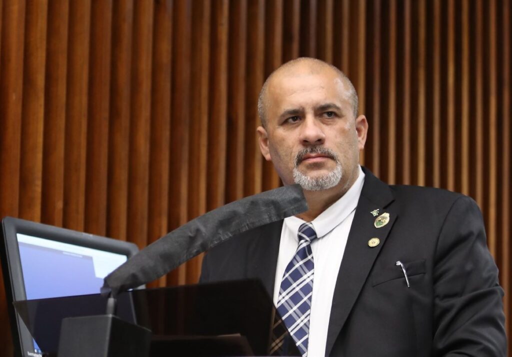 Soldado Fruet questiona publicidade do Governo em obras das pedageiras