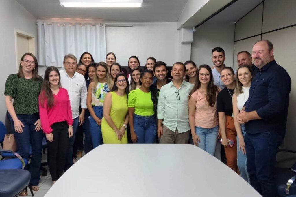 Novos servidores são empossados e Saúde dobra cobertura odontológica no município