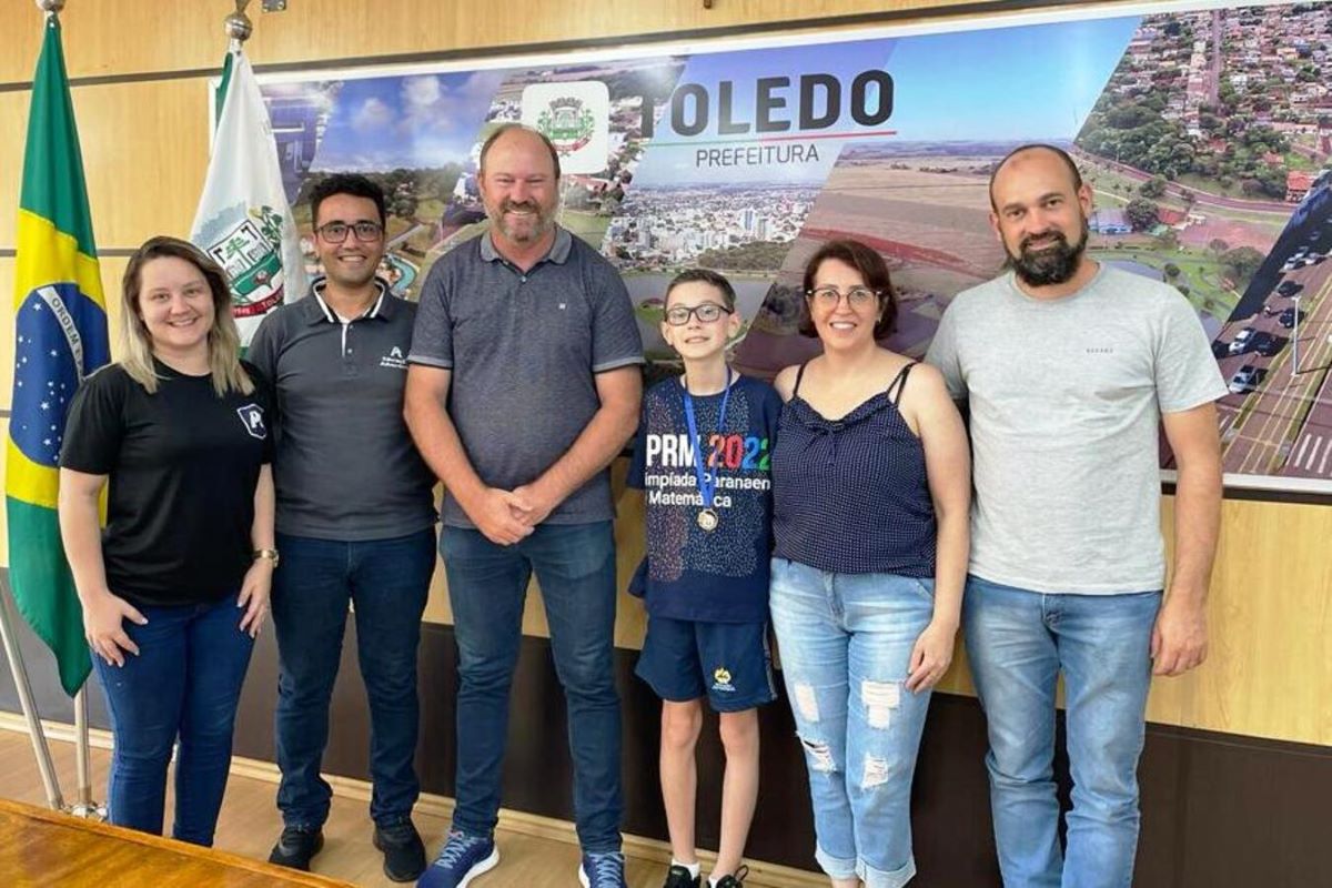 Vice-prefeito recebe aluno de Toledo premiado em Olimpíada Paranaense de Matemática