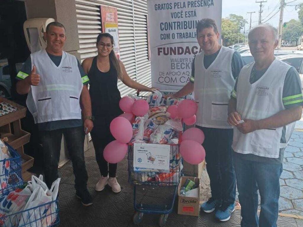 Núcleo das Transportadoras arrecada alimentos para pacientes cadastrados na Fundação Waldyr Luiz Becker