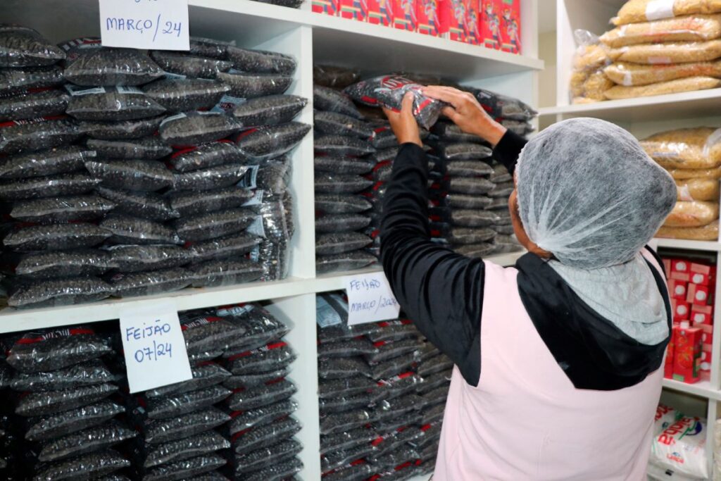 Com novos produtos, Governo do Estado conclui entrega da 1ª remessa de alimentos da merenda