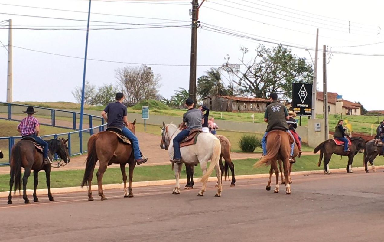 Alunos de Equitação participam da 2ª Cavalgada Amigos da Tradição, em Maripá