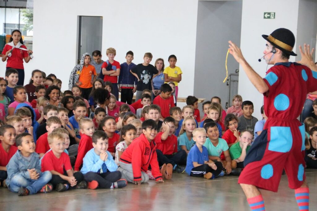 Parceria com Itaipu leva espetáculo circense aos estudantes da rede municipal de ensino de Maripá