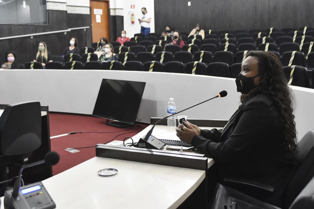 Audiência na Câmara expõe folha em 48,67%, educação 16,46% e saúde 22,69%