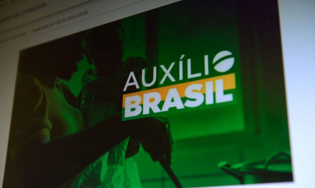 Bancos já podem fazer empréstimo consignado do Auxílio Brasil e BPC