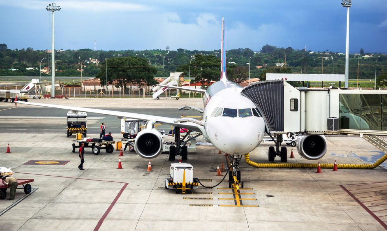 Primeiro avião cargueiro da história da GOL voa a caminho do Brasil