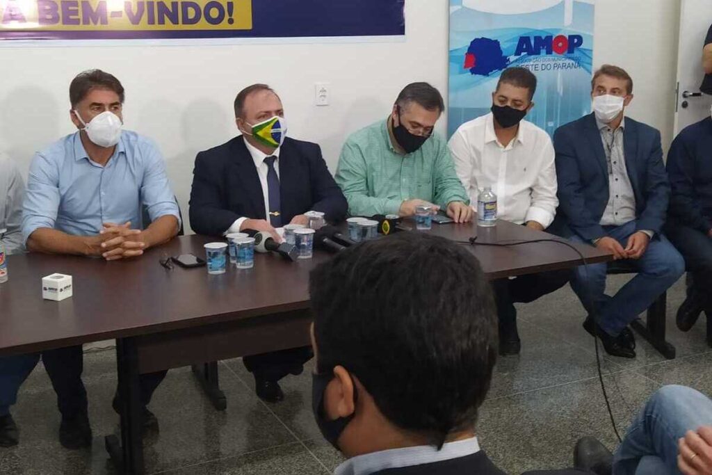 Ministro Pazuello confirma visita a Cascavel a convite de Paranhos