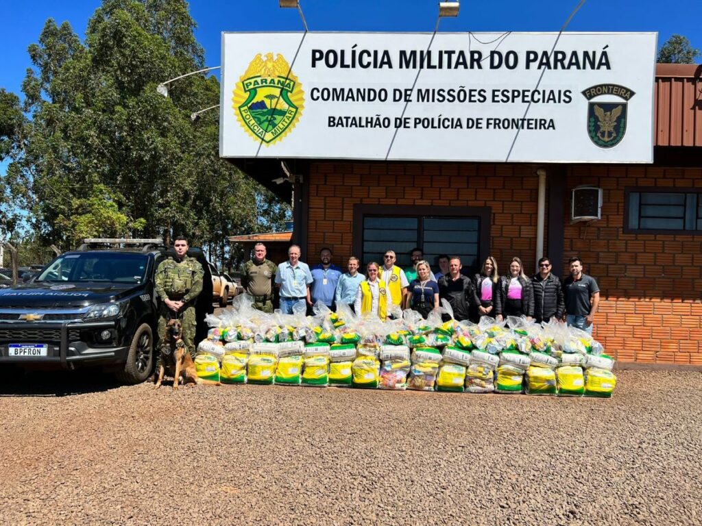 BPFron faz entrega de duas toneladas de alimentos da Corrida Cross Country ao Lions Aliança