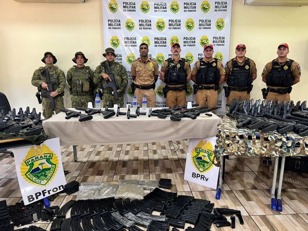 Arsenal descoberto pela PM constitui a maior apreensão de armas da história do Paraná
