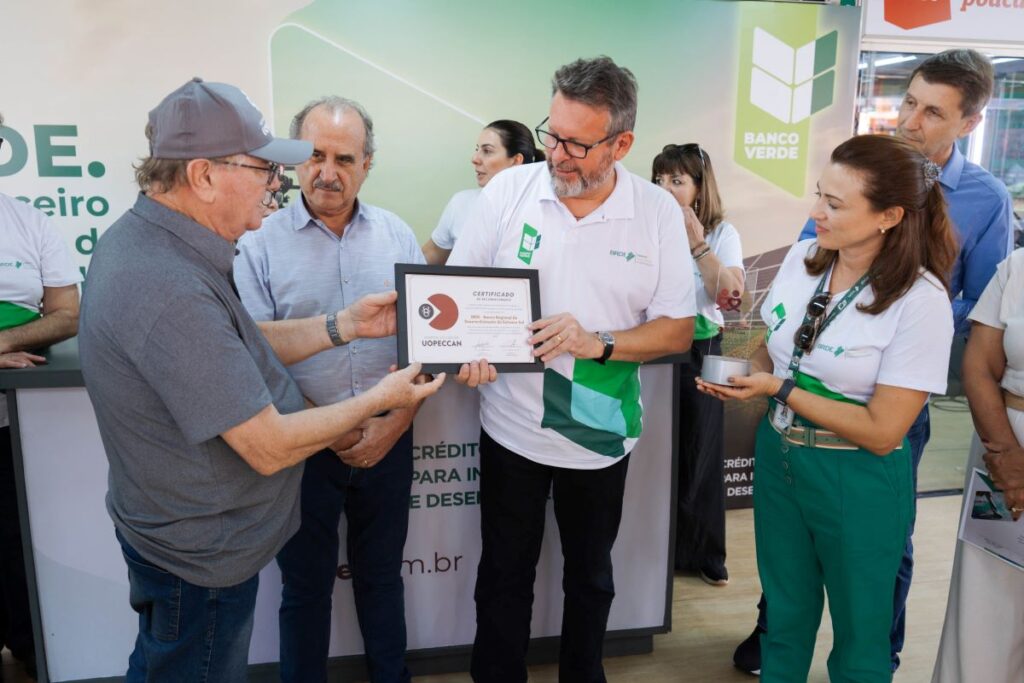BRDE recebe Troféu de Empresa Amiga do Hospital Uopeccan