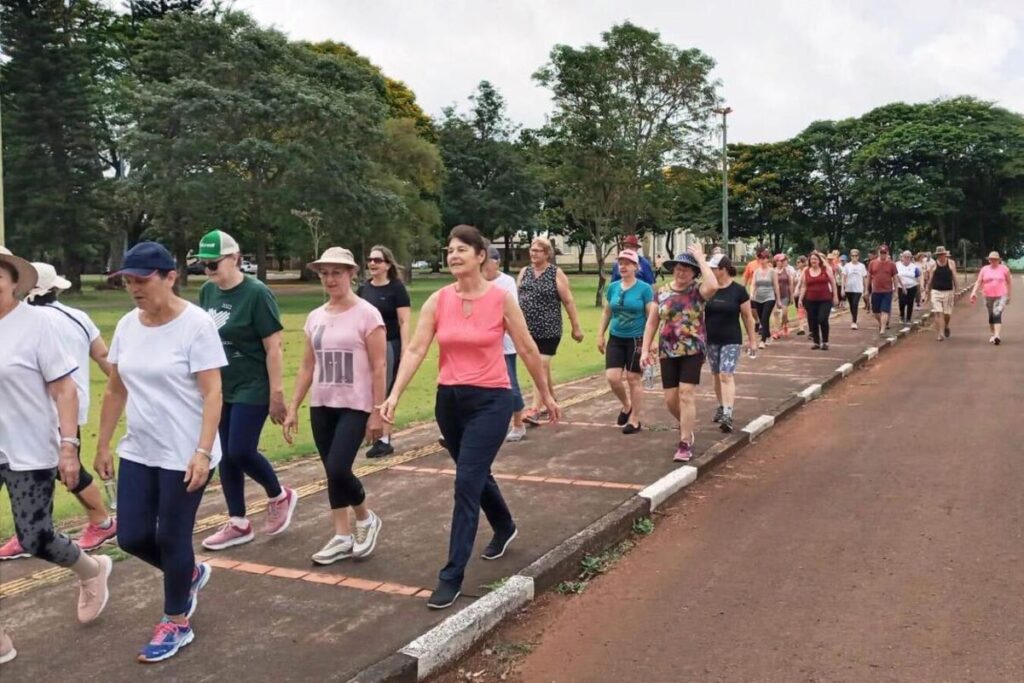 Em Toledo, 'Caminhada com Café' marca o encerramento do projeto Ginástica para Idosos em 2022