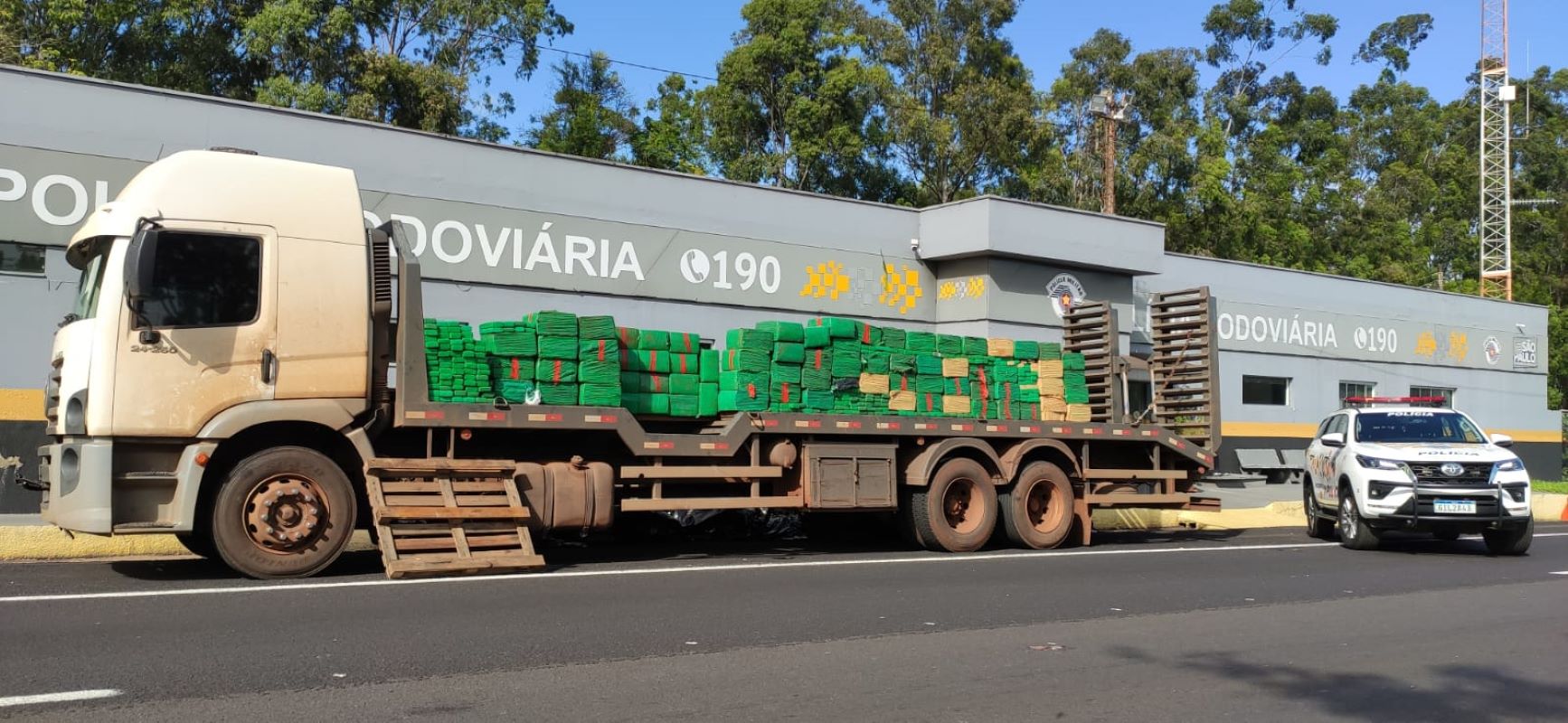Caminhão que partiu de Toledo com quase duas toneladas de maconha é apreendido em São Paulo