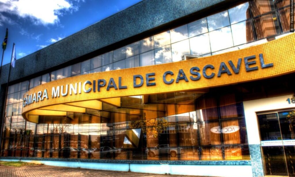 Câmara Municipal, preparando os políticos para o futuro, em Toledo