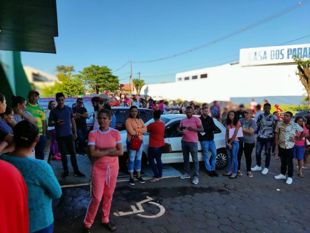 C.Vale, Frimesa e outras empresas atraem centenas de candidatos na Agência do Trabalhador de Assis Chateaubriand