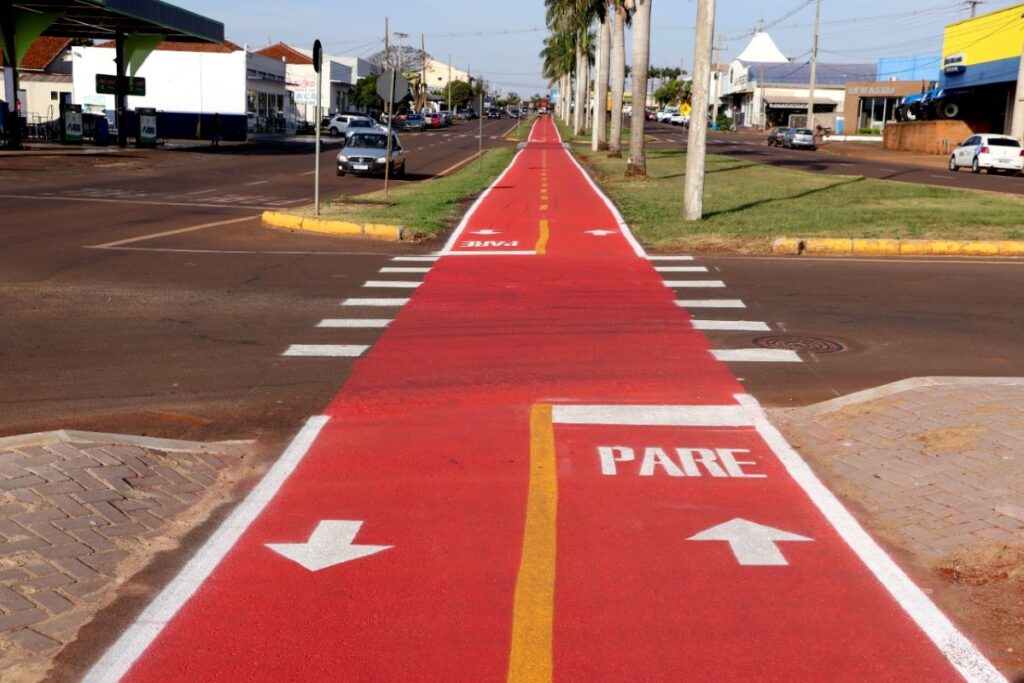 Ciclovia da Avenida Brasil é revitalizada em Assis Chateaubriand