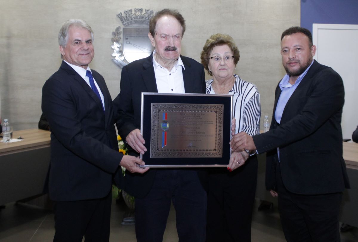 Albino Giombelli recebe título de Cidadão Honorário de Palotina em sessão solene marcada por emoção