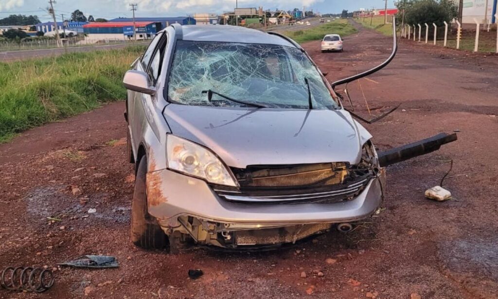 Parafuso do cinto de segurança se solta e motorista morre ao ser ejetado em capotamento na BR-277