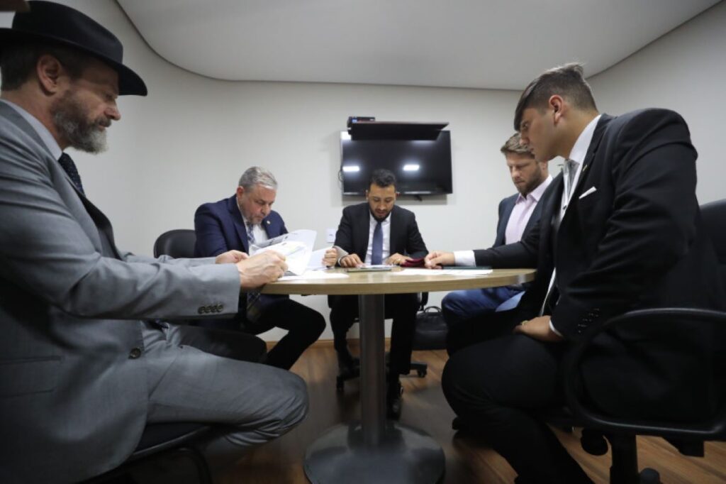 Comissão de Segurança Pública da Alep aprova projeto que moderniza tecnologia do Botão do Pânico