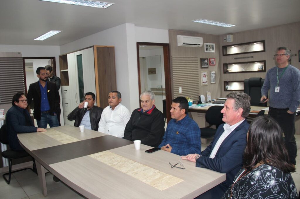 Comitiva peruana visita a Câmara de Toledo e conhece estrutura e atuação