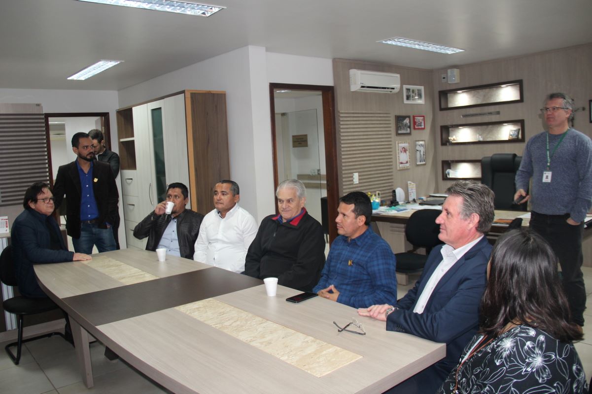 Comitiva peruana visita a Câmara de Toledo e conhece estrutura e atuação
