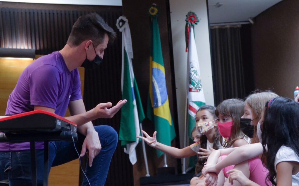 Coro de Natal da Serprati volta a encantar com apresentação presencial