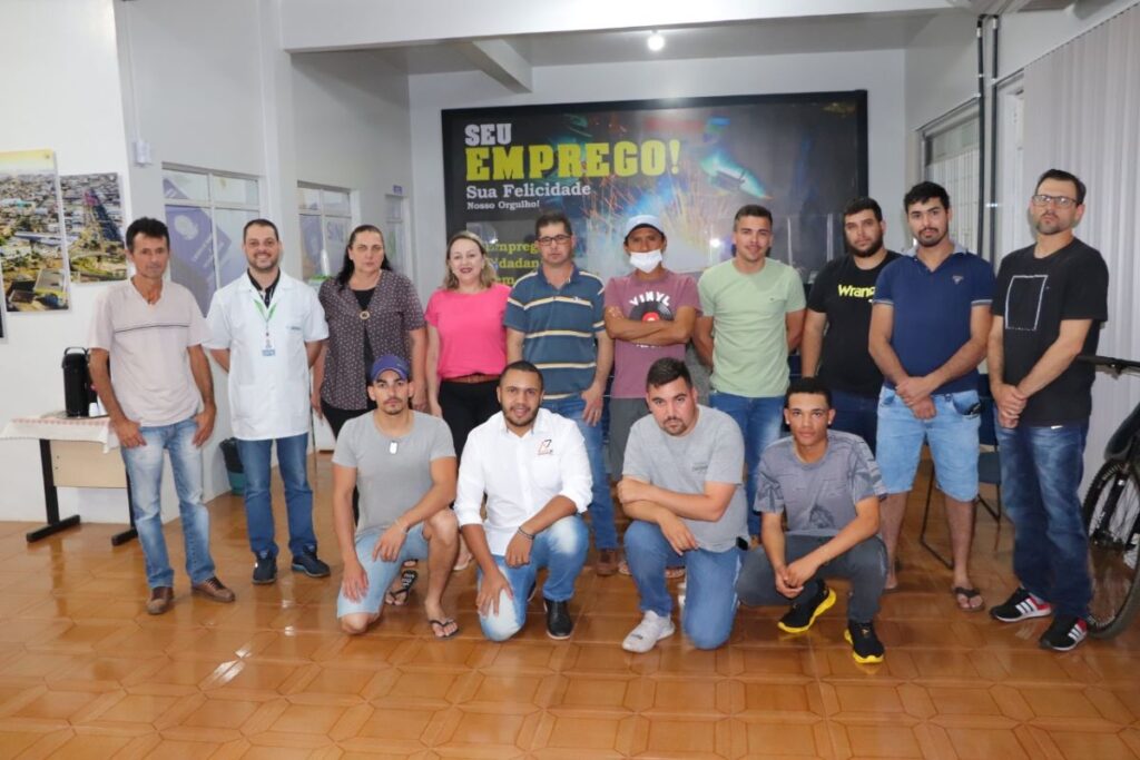Curso de instalação de geradores de energia solar fotovoltaica é iniciado em Assis Chateaubriand