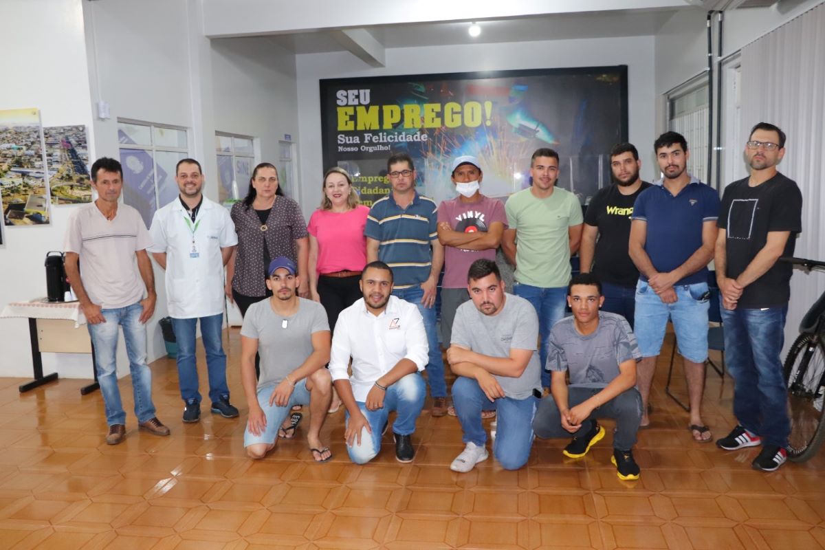Curso de instalação de geradores de energia solar fotovoltaica é iniciado em Assis Chateaubriand