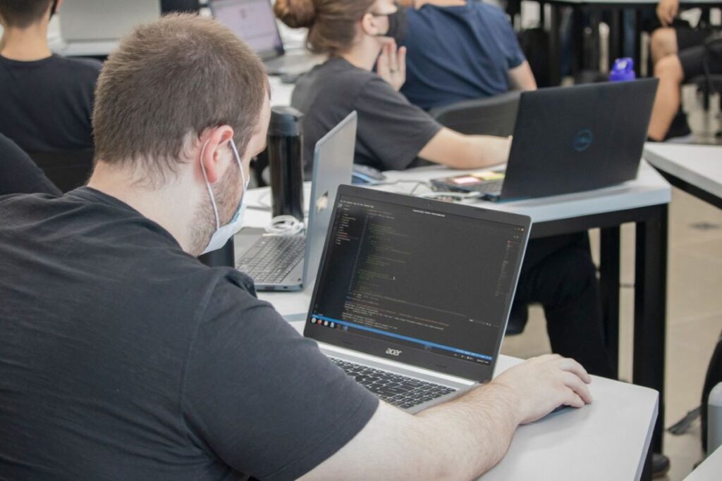 Biopark oferece bolsa de estudo de R$ 2 mil para quem quer aprender Programação