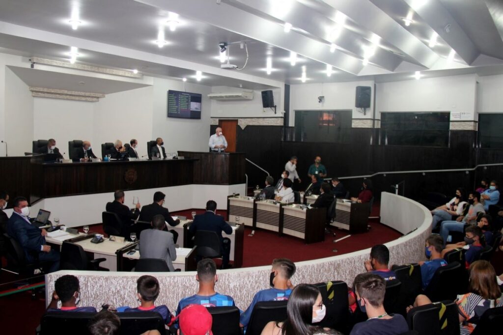Na Câmara, Dr. Pedrotti fala da vacinação geral e da imunização da população entre 12 e 17 anos
